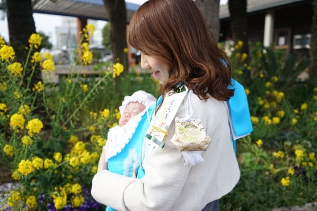 お宮参りやお食い初めの費用はいくらかかるもの お金は誰が出す