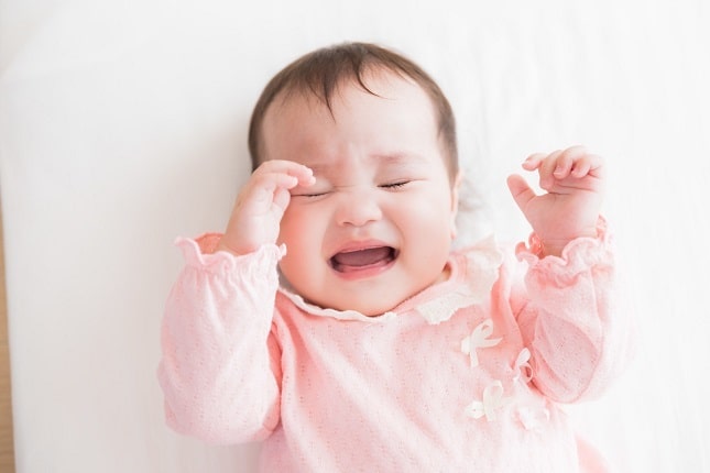 授乳後の寝かしつけで赤ちゃんを眠らせるコツや注意点は？